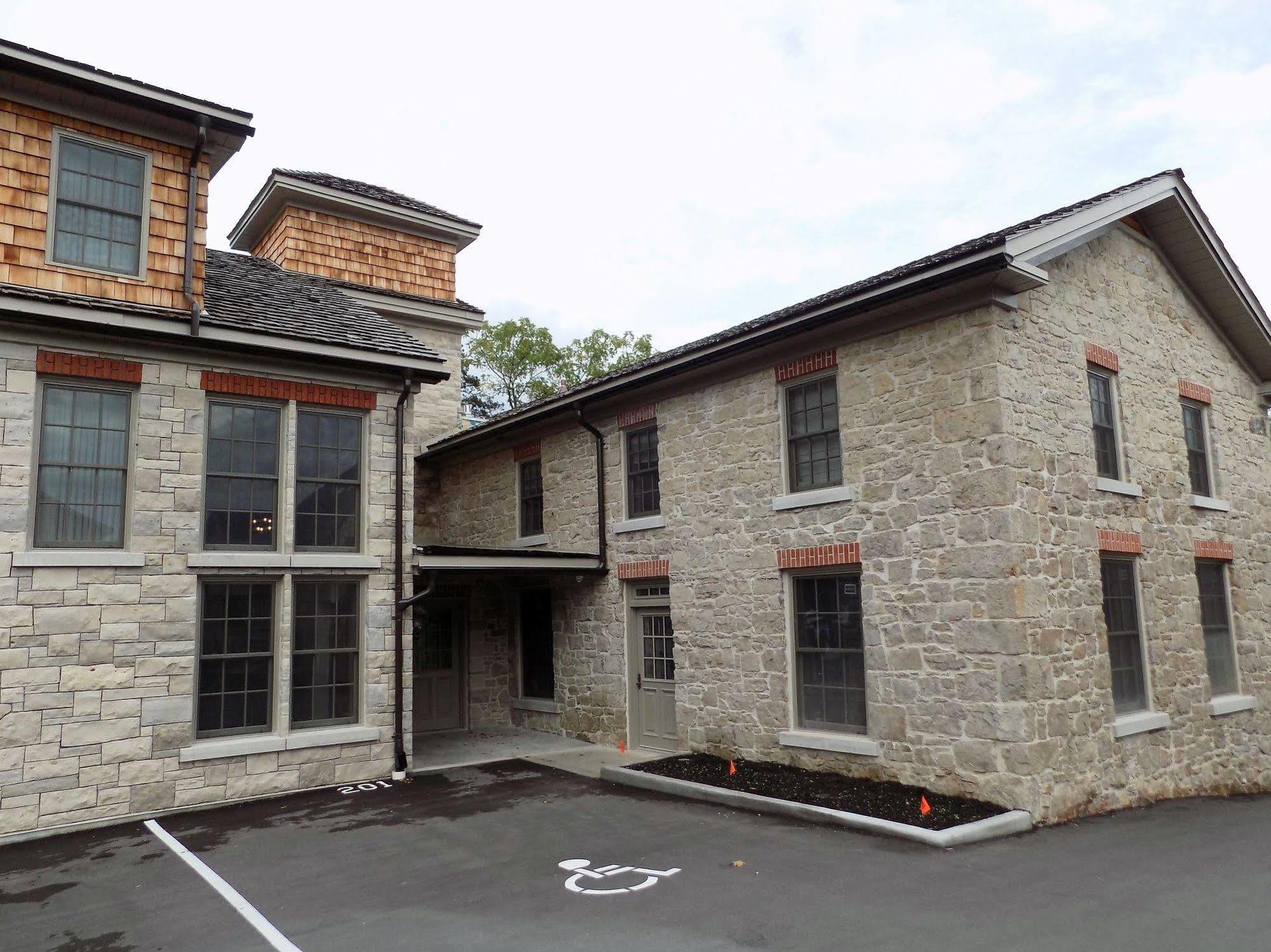 The Barracks Inn Hamilton Exterior foto